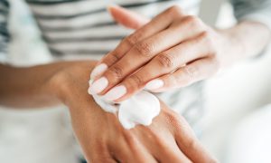 تفاوت کرم مرطوب کننده با لوسیون بدن